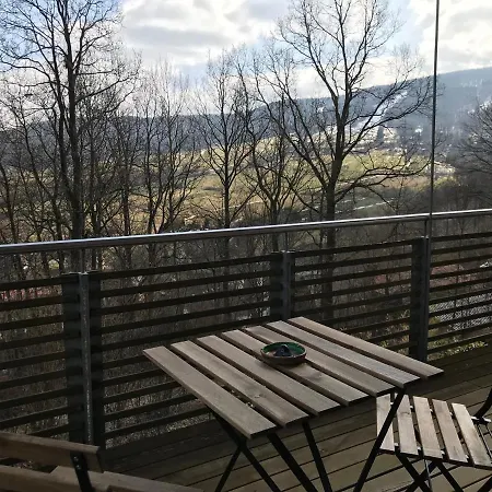 Rhoenhaus Mit Kreuzbergblick