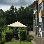 Rhoenhaus Mit Kreuzbergblick Bed and Breakfast 3*