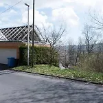 Rhoenhaus Mit Kreuzbergblick Bischofsheim an der Rhön