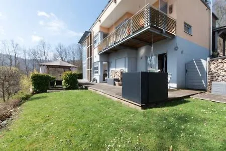 Rhoenhaus Mit Kreuzbergblick Bed & Breakfast 3*